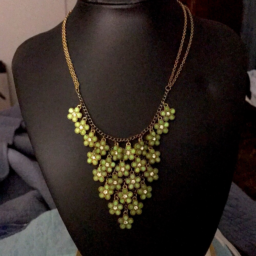 Vintage Cascading Green/Gold Flower/Clover 10 In Statement Adjustable Necklace
